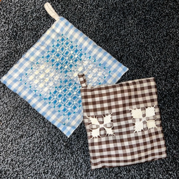 Vintage Cloth Fabric Oven Mitts/ Potholders  (2) - Picture 2 of 8